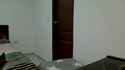 Snapshot of aine_ileana chatting on 09/12/25, 12:38 J online show from 09/12/25, 12:38