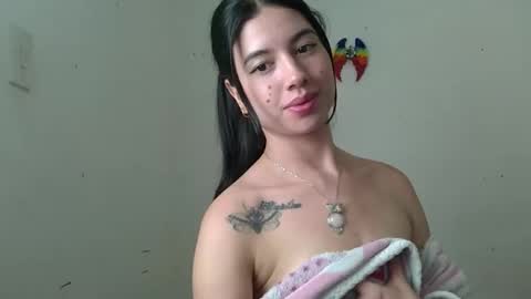 Snapshot of aine_ileana chatting on 04/29/26, 11:33 J online show from 04/29/26, 11:33