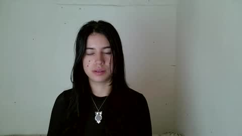 Snapshot of aine_ileana chatting on 05/04/26, 06:59 J online show from 05/04/26, 06:59