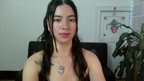 Snapshot of aine_ileana chatting on 07/09/26, 07:07 J online show from 07/09/26, 07:07