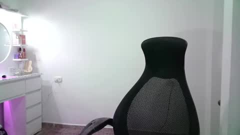 Snapshot of aineangeel chatting on 11/07/25, 02:00 AINE online show from 11/07/25, 02:00