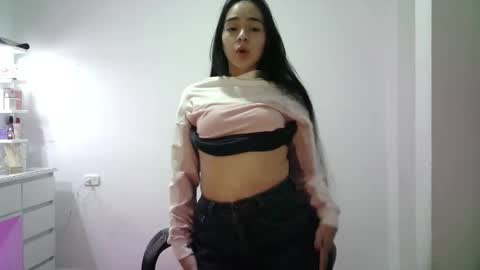 Snapshot of aineangeel chatting on 11/19/25, 01:16 AINE online show from 11/19/25, 01:16