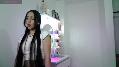 Snapshot of aineangeel chatting on 06/11/26, 12:43 AINE online show from 06/11/26, 12:43