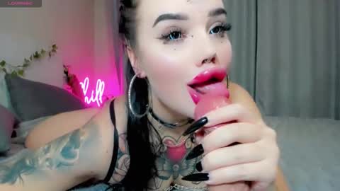 Snapshot of aira_vi chatting on 11/01/25, 03:08 Aira online show from 11/01/25, 03:08