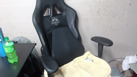 Leo  Airborn  Sir  Daddy online show from 02/01/25, 04:00