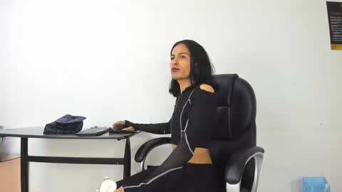 Snapshot of aisha_hotts777 chatting on 11/16/25, 04:40 Aisha online show from 11/16/25, 04:40