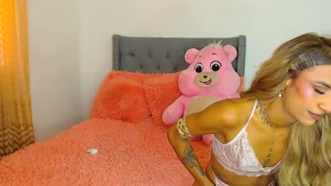Snapshot of aisha_sex222 chatting on 09/20/25, 05:25 aisha_sex222 online show from 09/20/25, 05:25