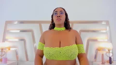 Snapshot of aisharodgers00 chatting on 11/24/25, 08:52 Aisha Rodgers online show from 11/24/25, 08:52