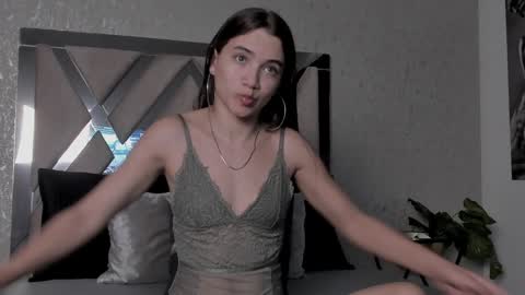 Snapshot of aitana_baker_ chatting on 01/29/25, 12:45 little aitana  online show from 01/29/25, 12:45