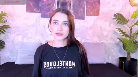 Snapshot of aitana_baker_ chatting on 10/20/25, 07:36 little aitana  online show from 10/20/25, 07:36