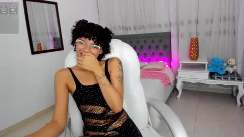 Snapshot of aitana_kahlo chatting on 09/13/25, 10:48 Aitana online show from 09/13/25, 10:48