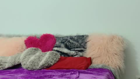 Snapshot of aitanna_love chatting on 02/19/25, 04:01 Aitanna Love online show from 02/19/25, 04:01