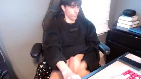 Snapshot of aittamz chatting on 12/16/24, 06:27 matt online show from 12/16/24, 06:27