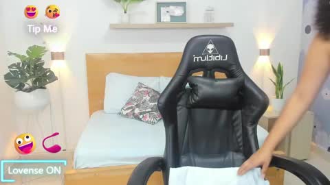 Snapshot of aixa_15 chatting on 01/29/25, 12:02 Aixa Burgos online show from 01/29/25, 12:02
