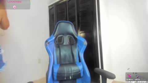 Snapshot of aixa_15 chatting on 09/19/25, 01:01 Aixa Burgos online show from 09/19/25, 01:01