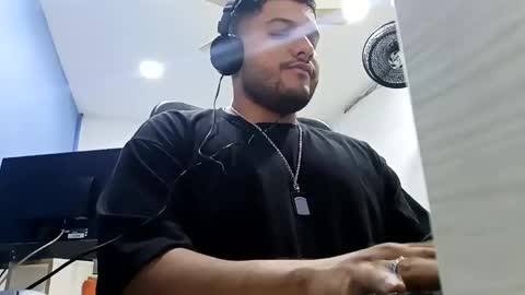 Esteban online show from 02/05/25, 04:48