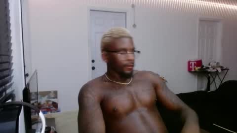 Snapshot of ajaxsteel chatting on 11/17/25, 02:39 ajaxsteel online show from 11/17/25, 02:39