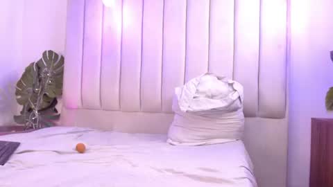 aji_golds online show from 06/22/26, 05:43