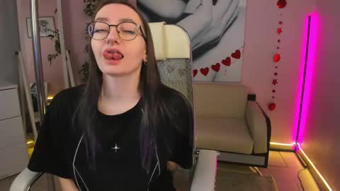 Snapshot of akaheby chatting on 03/11/25, 12:06 akaheby online show from 03/11/25, 12:06