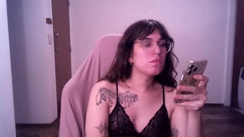 Snapshot of akamedolle chatting on 10/18/25, 03:20 Veronica Akame 3 online show from 10/18/25, 03:20