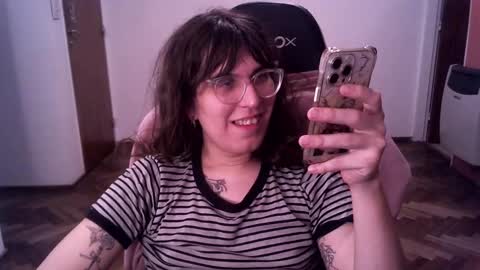 Snapshot of akamedolle chatting on 11/05/25, 03:39 Veronica Akame 3 online show from 11/05/25, 03:39