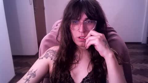 Snapshot of akamedolle chatting on 11/12/25, 01:17 Veronica Akame 3 online show from 11/12/25, 01:17