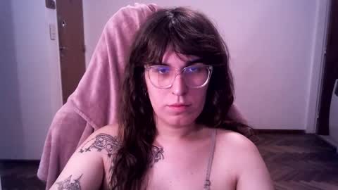 Snapshot of akamedolle chatting on 12/20/25, 06:09 Veronica Akame 3 online show from 12/20/25, 06:09