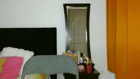 Snapshot of akanekihm chatting on 06/19/26, 09:13 MIRANDA online show from 06/19/26, 09:13