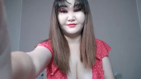 Snapshot of akanire chatting on 11/22/25, 04:22 Shelly online show from 11/22/25, 04:22