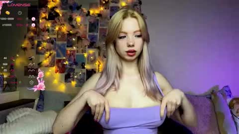 Snapshot of akari_moon3 chatting on 02/12/26, 06:03 Akari online show from 02/12/26, 06:03