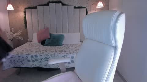 Luna online show from 12/16/24, 02:04