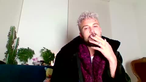 Sweet moment online show from 10/30/25, 07:25