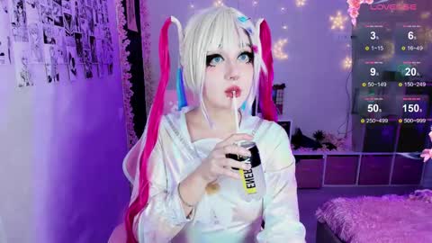 Snapshot of aki__ra chatting on 02/07/25, 10:52 Aki online show from 02/07/25, 10:52