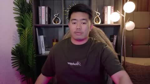 Snapshot of akihiro_morningstar chatting on 12/20/25, 07:21 Dave online show from 12/20/25, 07:21