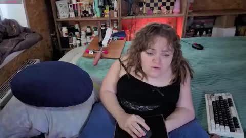 Snapshot of akindmodel chatting on 11/15/25, 04:54 Natalie online show from 11/15/25, 04:54