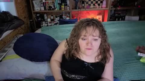 Snapshot of akindmodel chatting on 11/16/25, 03:01 Natalie online show from 11/16/25, 03:01