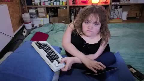 Snapshot of akindmodel chatting on 11/21/25, 06:34 Natalie online show from 11/21/25, 06:34