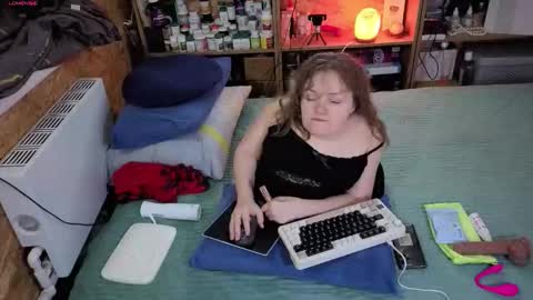 Snapshot of akindmodel chatting on 11/24/25, 05:51 Natalie online show from 11/24/25, 05:51