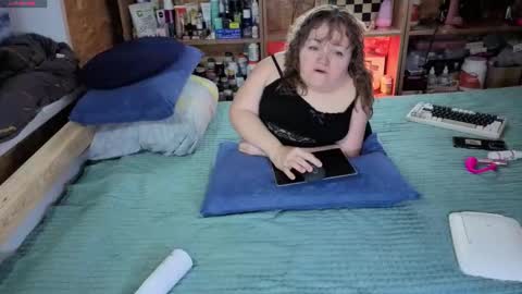 Snapshot of akindmodel chatting on 11/29/25, 12:19 Natalie online show from 11/29/25, 12:19