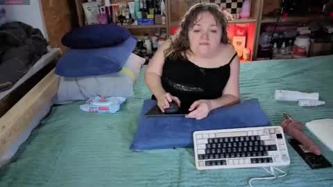 Snapshot of akindmodel chatting on 11/30/25, 10:30 Natalie online show from 11/30/25, 10:30