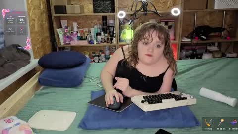 Snapshot of akindmodel chatting on 12/20/25, 02:24 Natalie online show from 12/20/25, 02:24