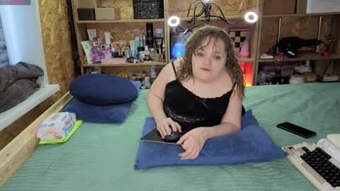 Snapshot of akindmodel chatting on 12/21/25, 04:52 Natalie online show from 12/21/25, 04:52