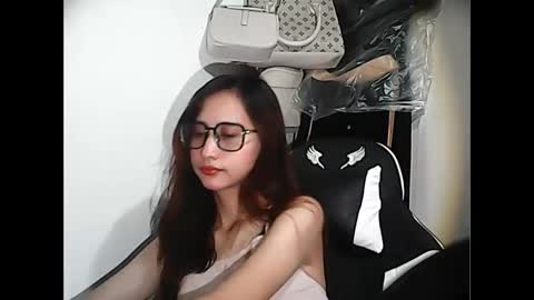 akira_z101 online show from 12/26/24, 11:43