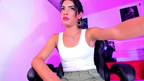Snapshot of alahia__rodriguez chatting on 12/20/24, 12:08 Alahia Rodriguez online show from 12/20/24, 12:08