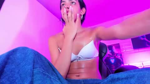 Snapshot of alahia__rodriguez chatting on 12/28/24, 08:15 Alahia Rodriguez online show from 12/28/24, 08:15