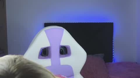 Snapshot of alahia_demon chatting on 02/19/25, 02:12 alahia online show from 02/19/25, 02:12