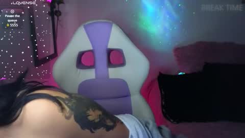 Snapshot of alahia_demon chatting on 12/18/25, 04:18 alahia online show from 12/18/25, 04:18