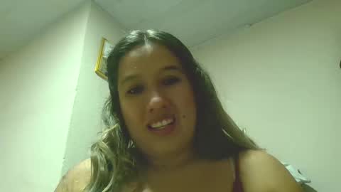 Snapshot of alahia_fox chatting on 12/25/24, 05:05 alahia online show from 12/25/24, 05:05