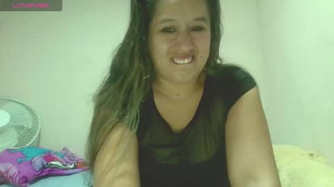 Snapshot of alahia_fox chatting on 01/04/25, 09:52 alahia online show from 01/04/25, 09:52