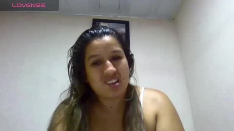 Snapshot of alahia_fox chatting on 02/26/25, 04:25 alahia online show from 02/26/25, 04:25